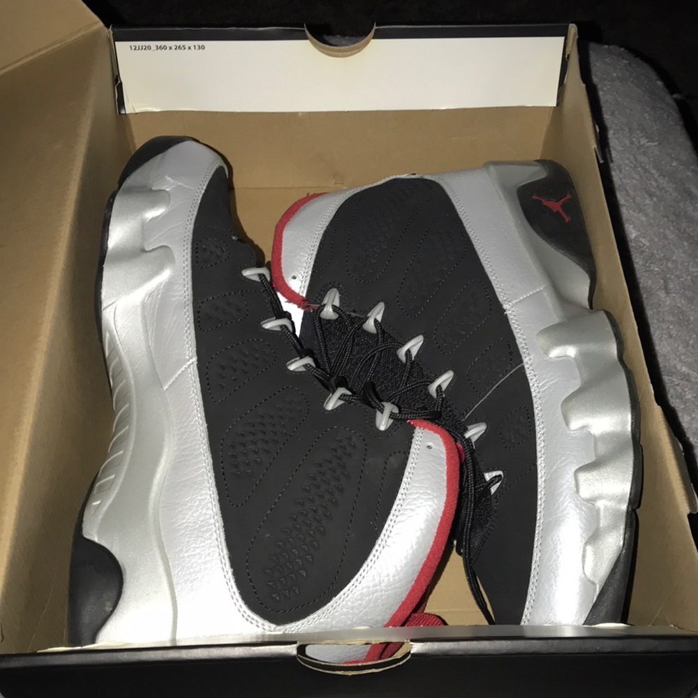 Air Jordan Retro 9